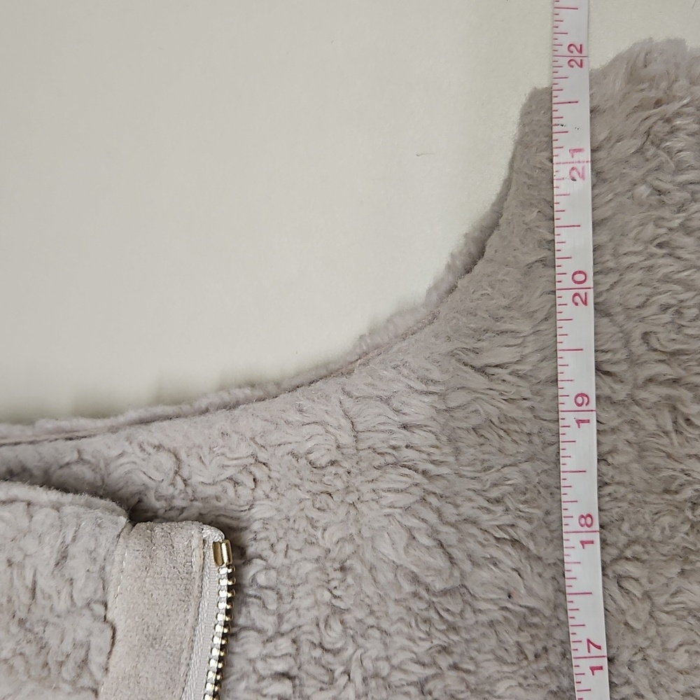 Calvin Klein Sherpa Vest - Picture 12 of 13